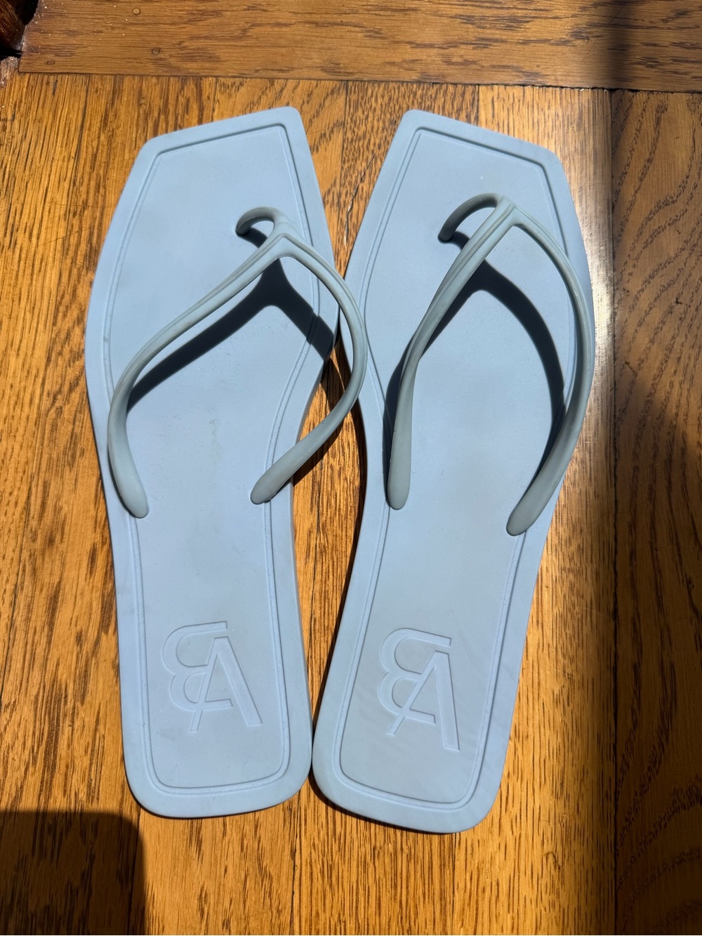 Veronica Beard Analee Jelly Square-Toe Flip Flops (US 10)